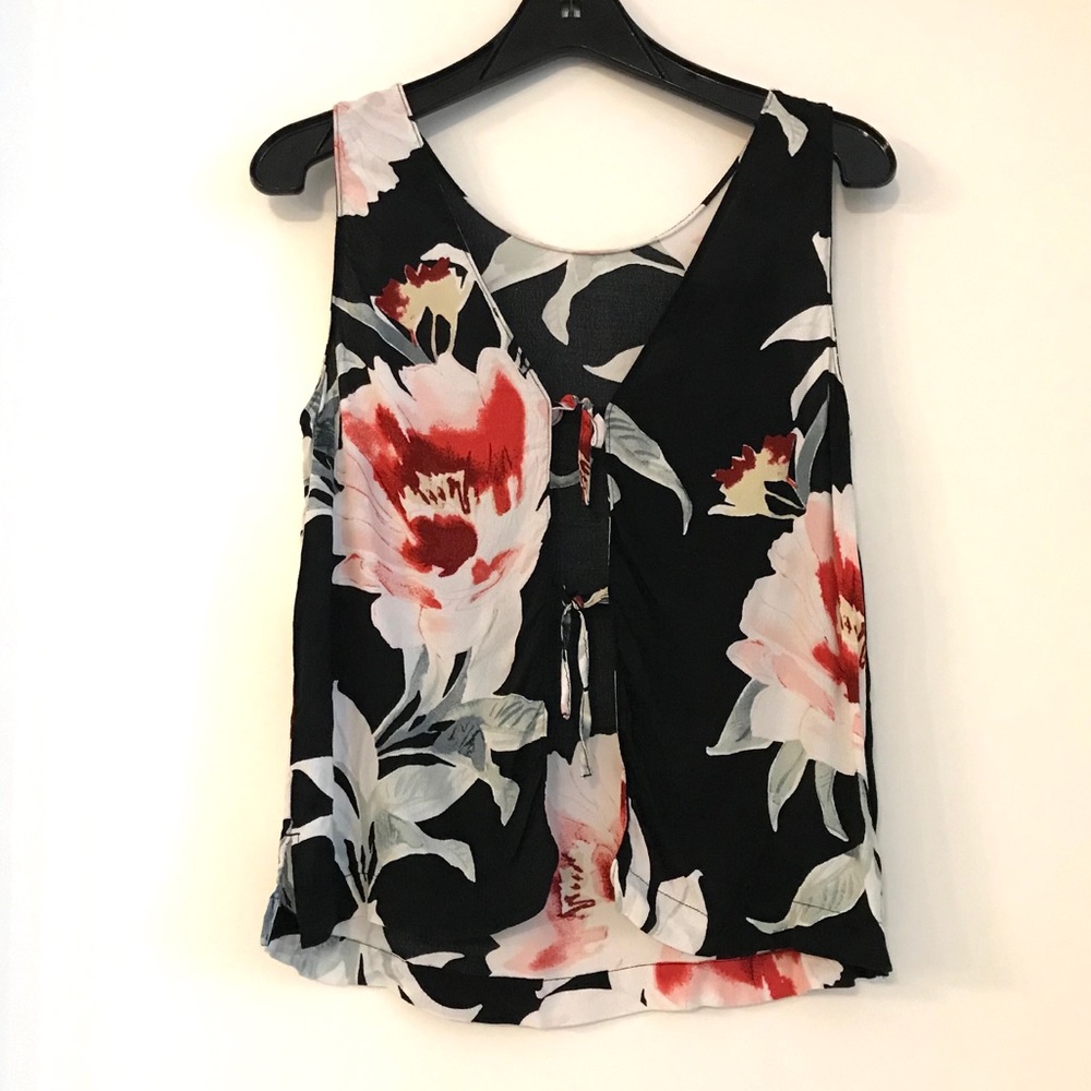 Dynamite Floral Open Tie Back Tank 🌺